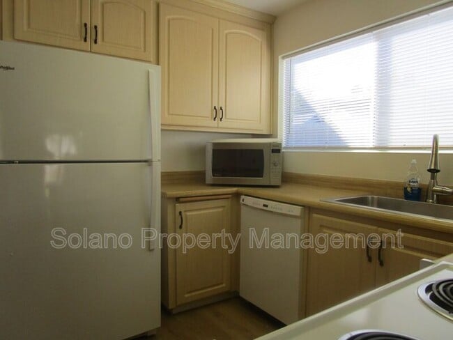 Photo - 110 Oxford Ct