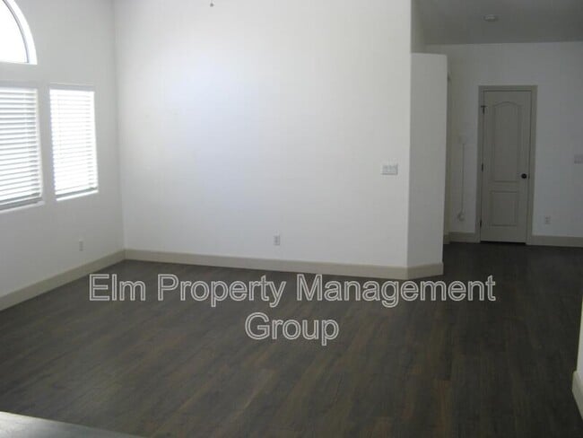 537 W Seneca Ridge Ave