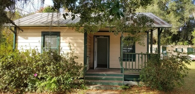 Building Photo - 2012 Husson Ave