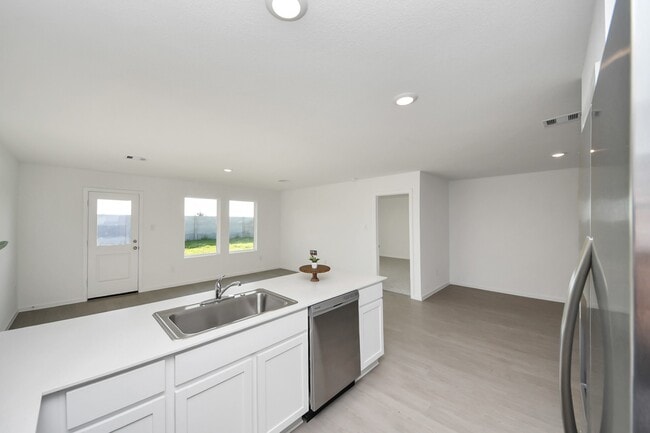 Photo - 6510 Linden Leaf Dr