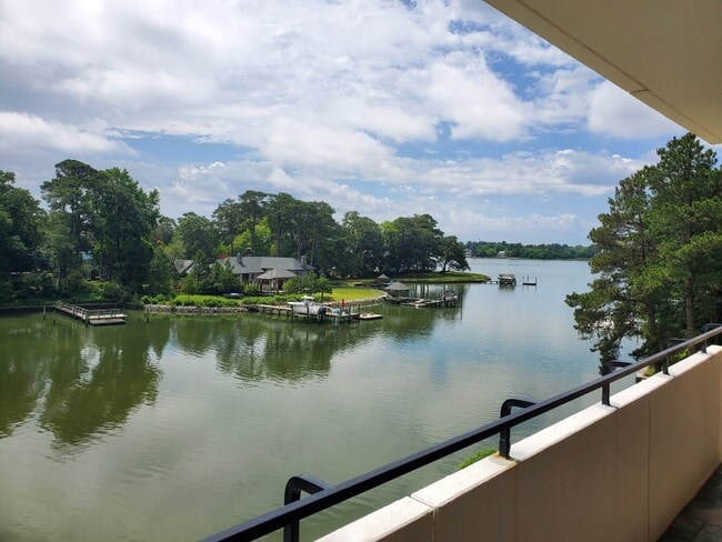 Building Photo - 7320 Glenroie Ave Unit 4-L