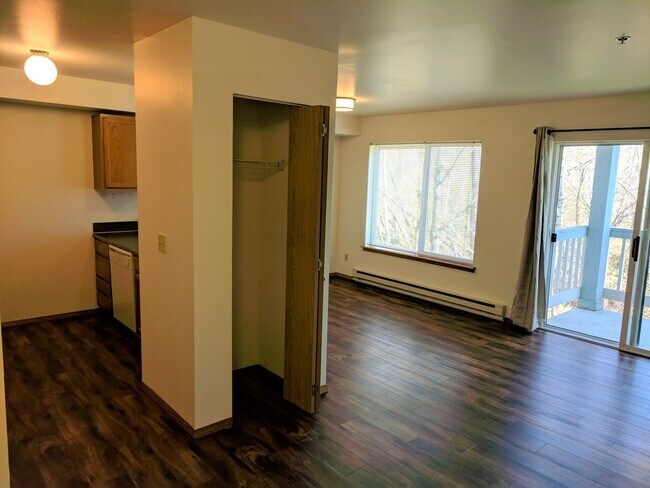 Millwood Park Apartments - Millwood Park Apartments Unit 3907-207