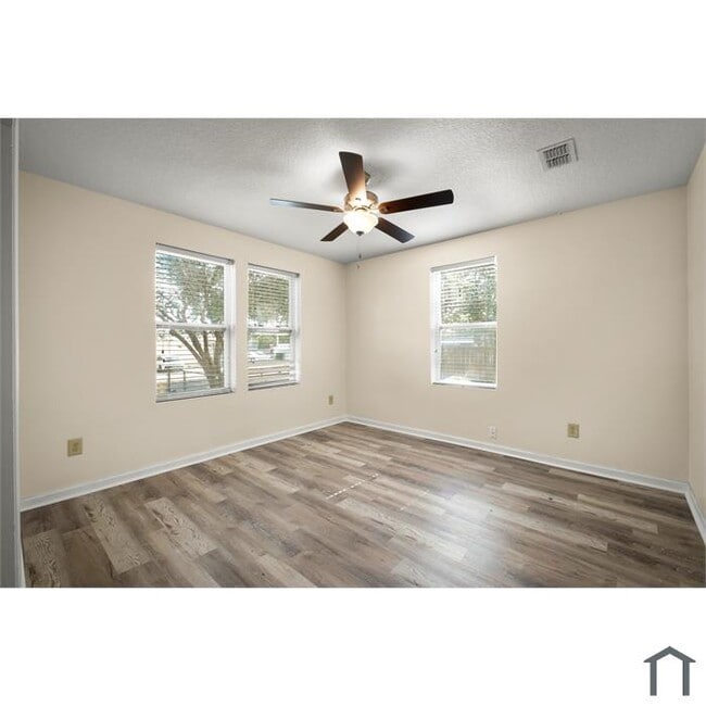 Photo - 12716 Gillespie Ave