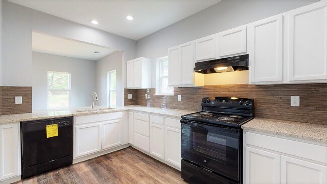 Photo - 112 E Oak St