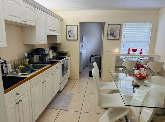 Photo - 150 Avocado Ave