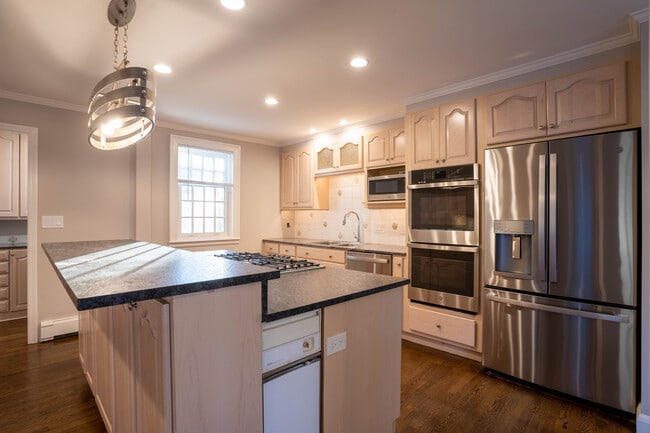 Photo - 40 Puddingstone Ln