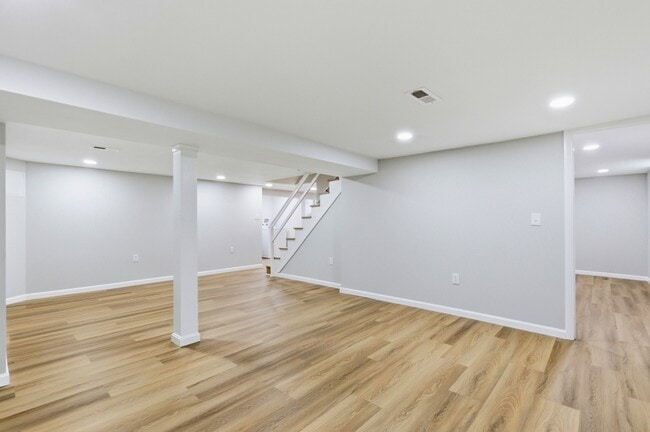 Photo - 3133 Willoughby Rd