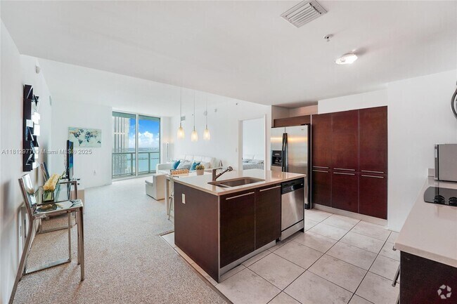 Building Photo - 1900 N Bayshore Dr Unit 3904 Rental