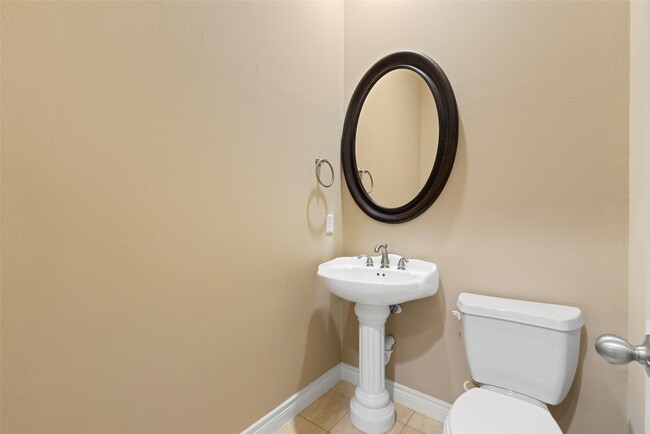 Building Photo - 9125 Harbor Hills Dr