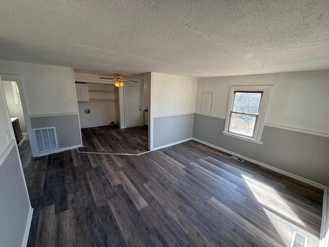 Photo - 2405 Fala St