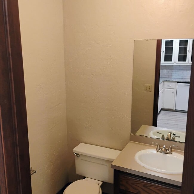Photo - SPACIOUS DUPLEX IN DESIRABLE RIDGE AT SHADOWLAKE