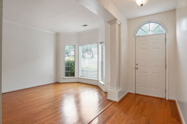 Photo - 164 Village Ln