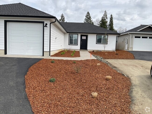 Building Photo - Brand New Beautiful Home