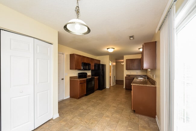 Photo - 554 Buckhaven Way