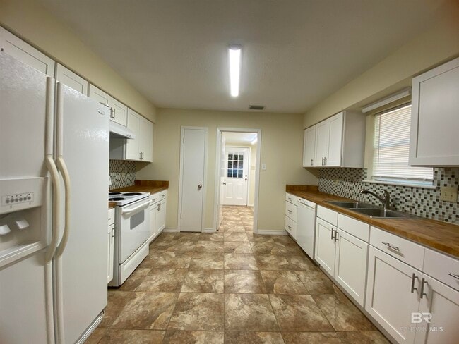 Photo - 233 Ridgewood Dr