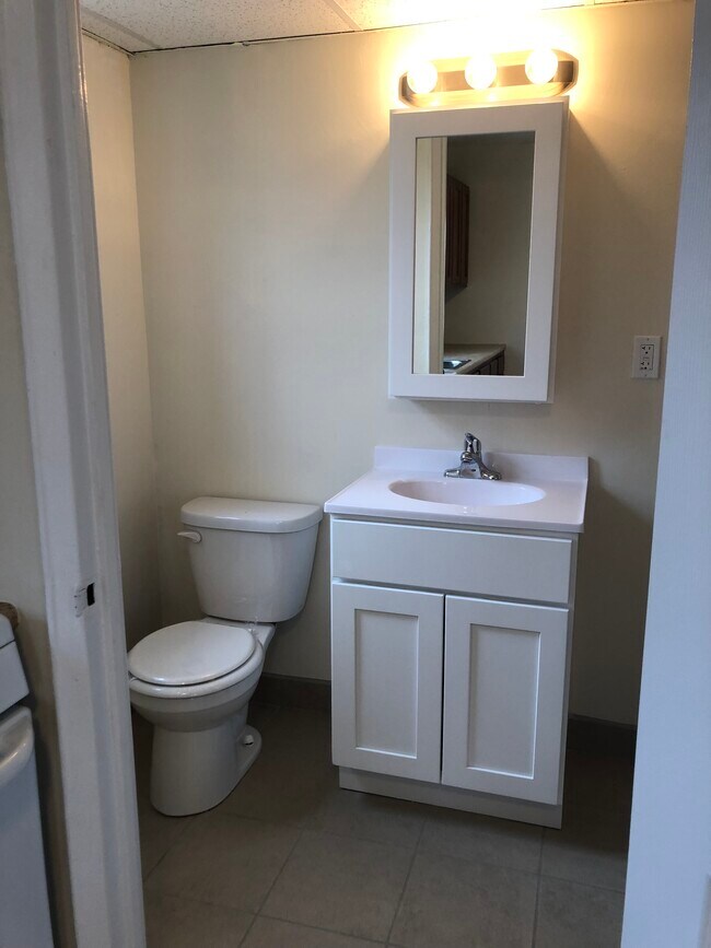 Laundry & 1/2 Bath - 3 bed