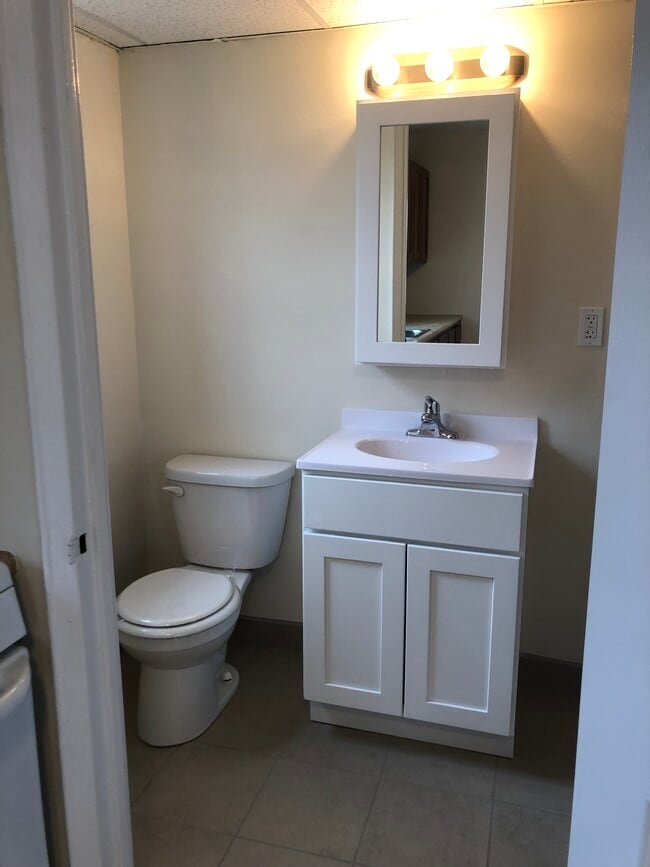 Laundry & 1/2 Bath - 3 bed - Dutchess Falls