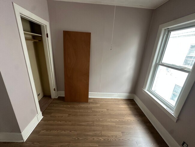 110 Pleasant St Unidad floor2
