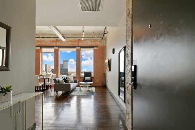 Photo - 500 S Ervay St Unidad ID1297770P