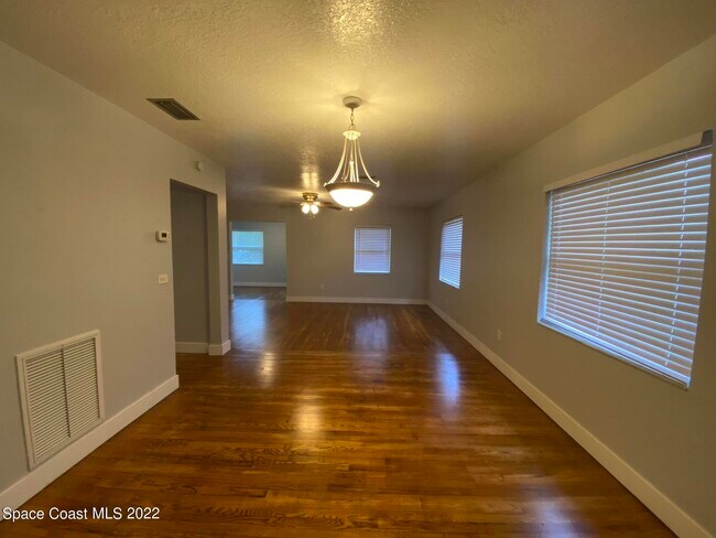 1136 Indian River Ave