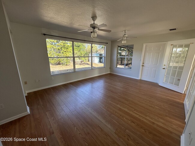 Photo - 832 Thomas Barbour Dr