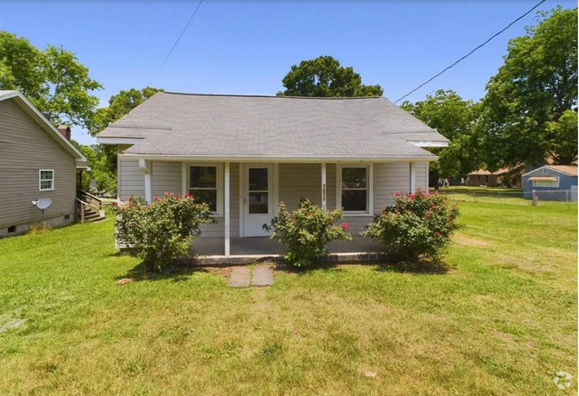 Building Photo - 1011 Elm St Rental