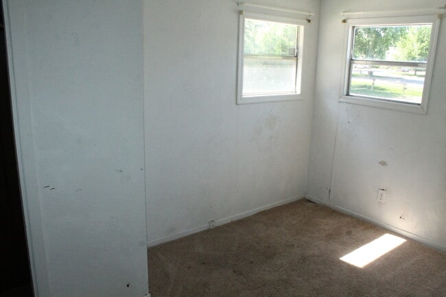 Bedroom 1 - 108 E Cherry St Unidad Lot #3