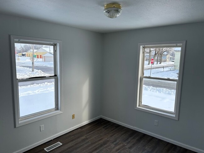 Photo - 701 Center St