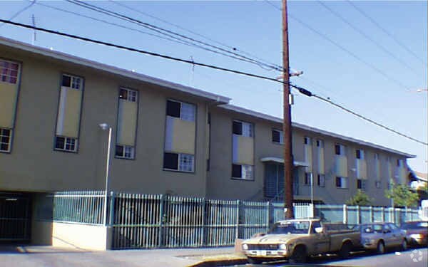 Photo - 3164 - 2701 San Marino St.