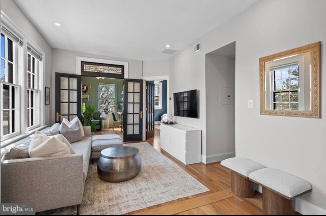 Photo - 3120 R St NW Unidad #207
