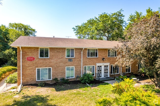 Building Photo - Greenwood Manor Rental