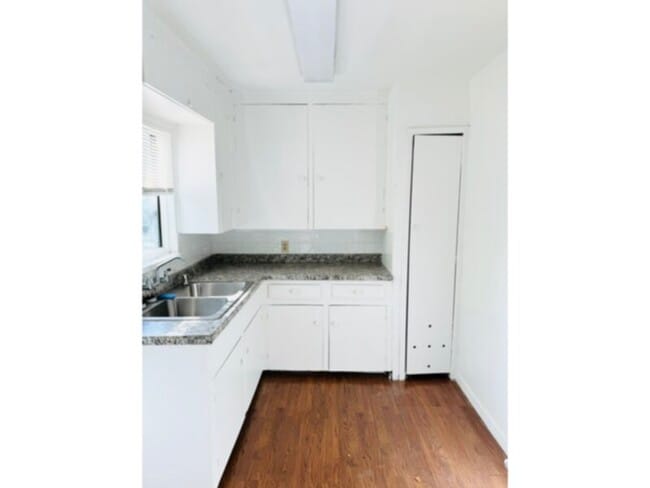 Photo - 1 BEDROOM DUPLEX!!! DALLAS****