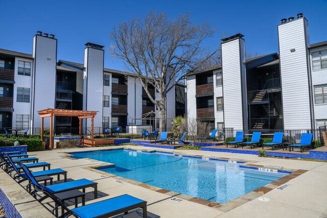 Photo - B3 | Lease Today and Receive 1 Month Free. *Restrictions Apply
