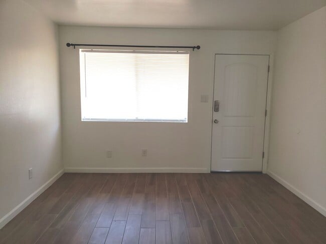 Photo - Maple Ave - Triplex Unidad C