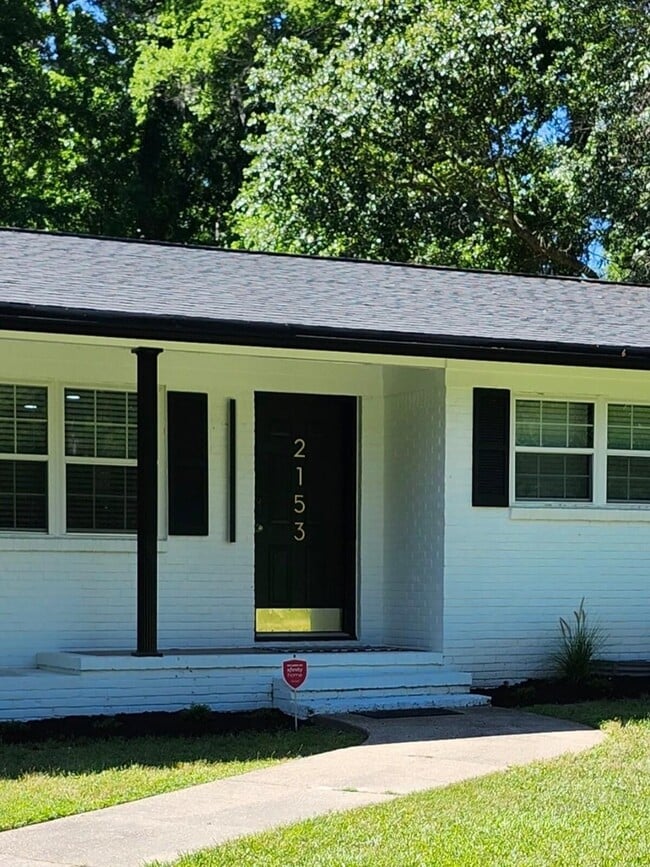 Photo - 2153 Longview Dr