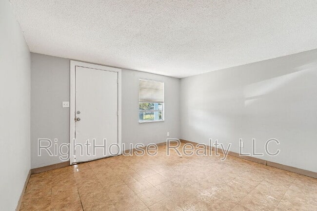 Photo - 2430 Tanglewood St Unit 6