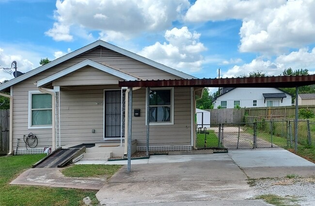 Building Photo - 3554 Mt Pleasant St Rental