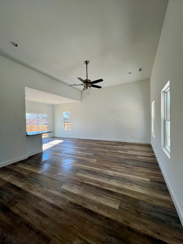 Photo - 1930 29th St NE