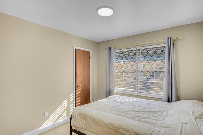 Photo - 3306 Earl St