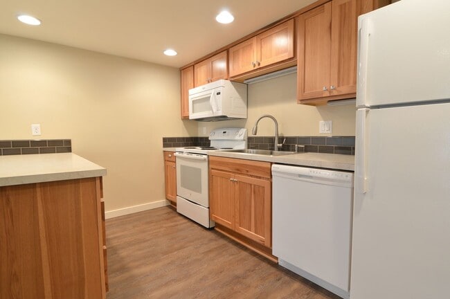 Building Photo - 2623 SE Francis St Unit B Rental