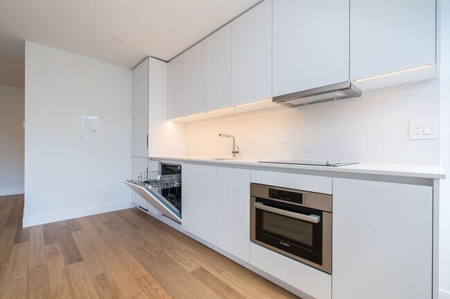 Photo - 755 Avenue Rd