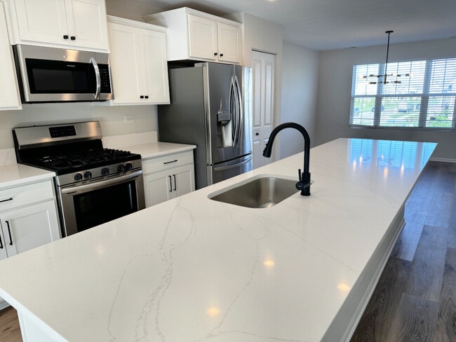 Photo - 208 Goldenrod Dr