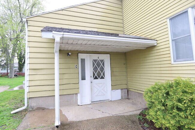 Building Photo - 6901 Hammond Ave SE Unit #C