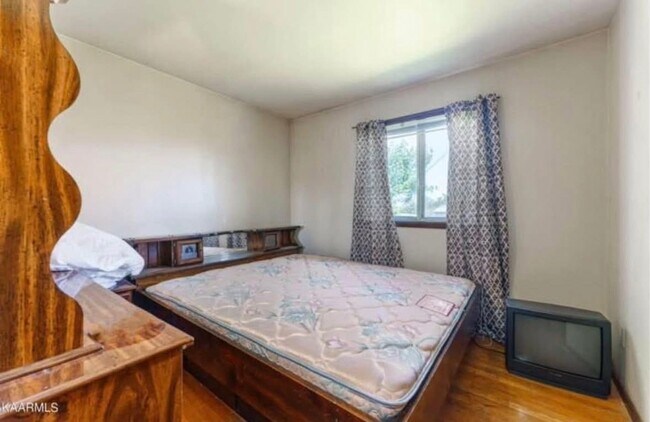 Photo - 1208 Pickwick Rd