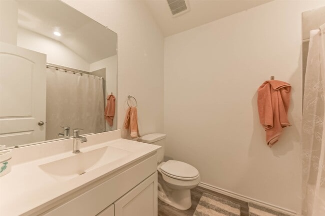 Building Photo - 712 Brazos Trl