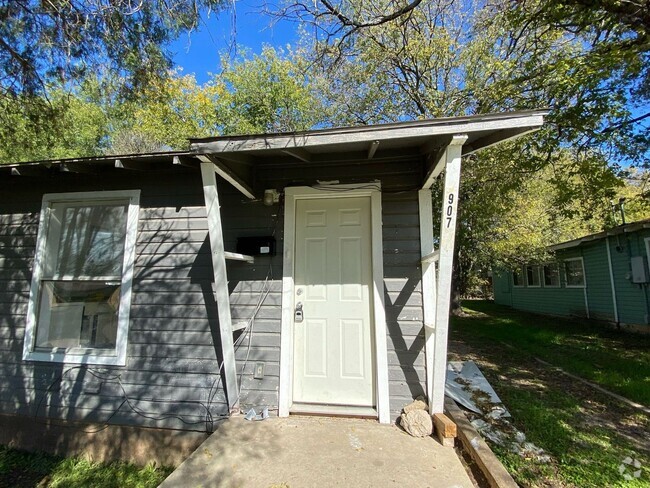 Building Photo - 907 Mimosa St Rental