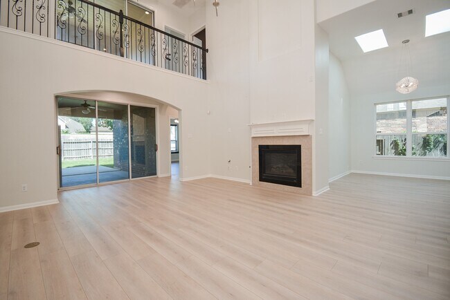 Photo - 6403 Edinburgh Ct