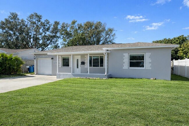 Photo - 6000 Dr M.L.K. Jr St N