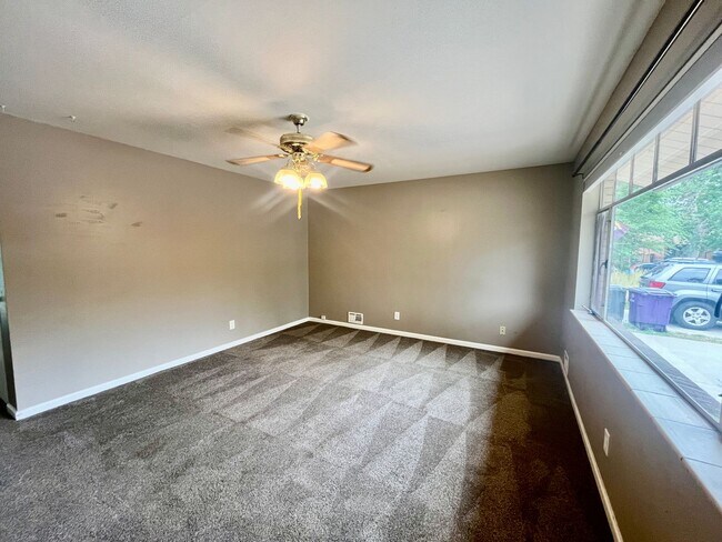 Photo - ** Move in Special** 3 bed 2 bath Ranch w/...