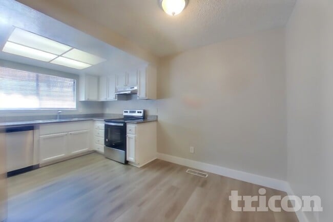 Photo - 1344 Shaddick Dr